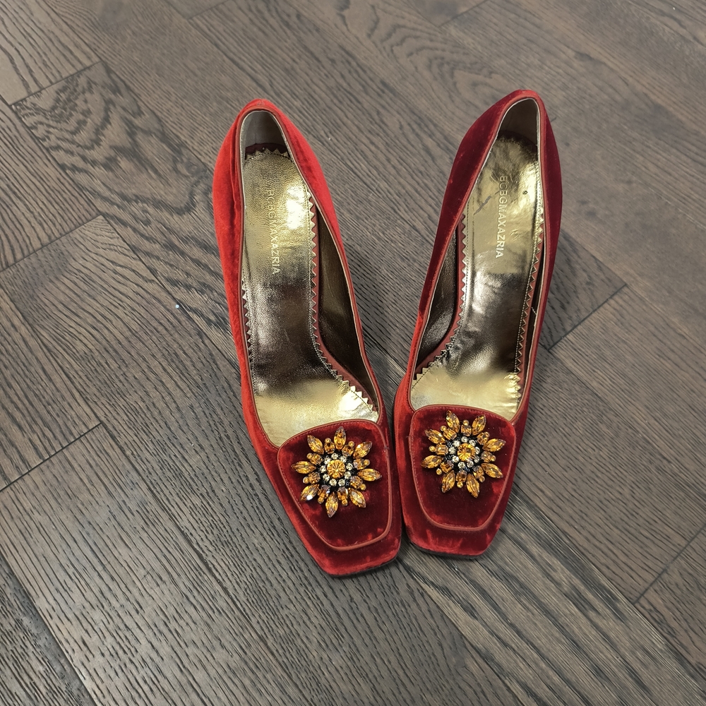 Elegant Red Velvet Women's Shoes with Embellished Detail